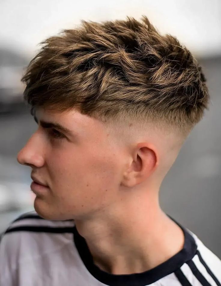 Modern textured crop hairstyle showcasing choppy layers and natural texture trending in 2026